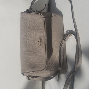 💙Kate Spade Gray Crossbody Bag GUC